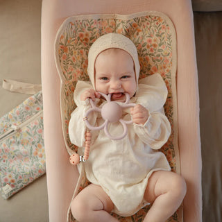 Daisy Rattle Teether (Soft Lilac)