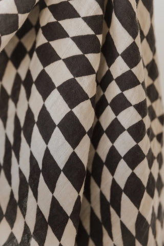 Wavy Checker Muslin Swaddle (B&W)