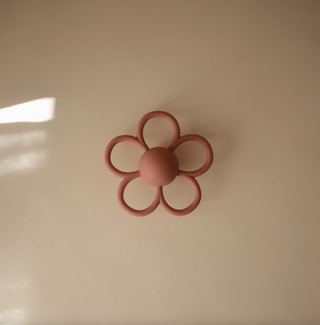 Daisy Rattle Teether (Dusty Rose)