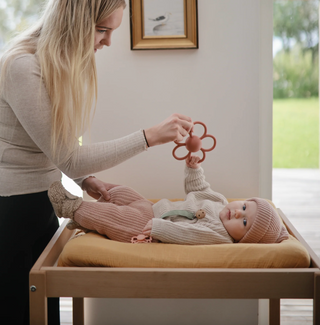 Daisy Rattle Teether (Dusty Rose)