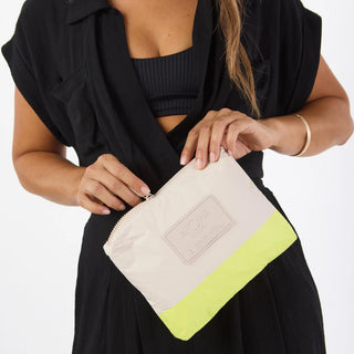 Small Pouch Dipped (Highlighter on Sandstone)