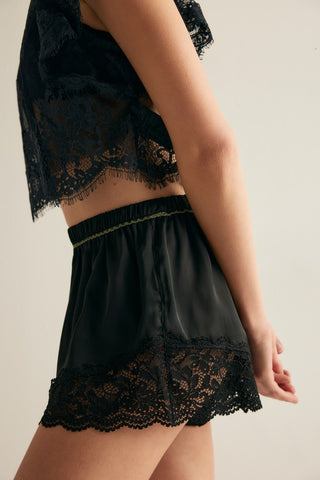 MEET ME IN THE MIDDLE TAP SHORT (Black)