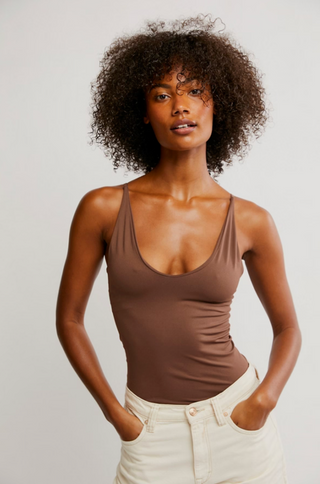 SEAMLESS V-NECK CAMI (chocolate lava)