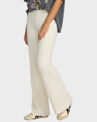 Ava Pant (CLO)