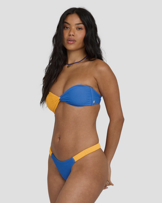 Tanlines Twist Bandeau Bikini Top (TRUE BLUE)