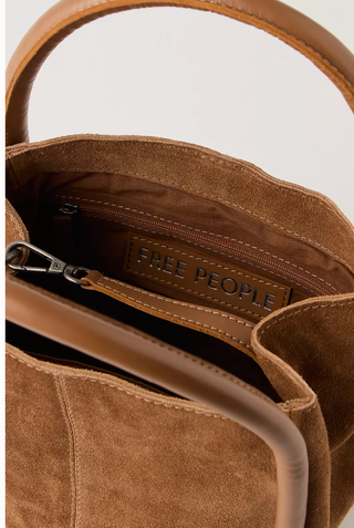 BARLOW BUCKET BAG (COGNAC)