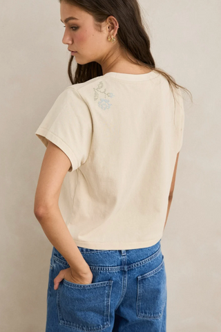 SEASIDE FLORAL TEE (NAT)