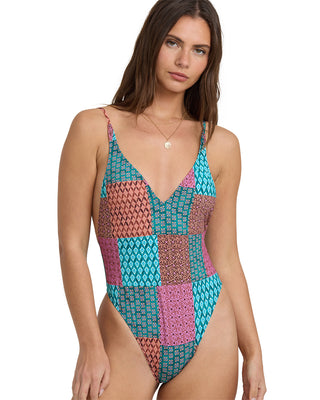 Patch It Up Deep V One Piece (MUL)